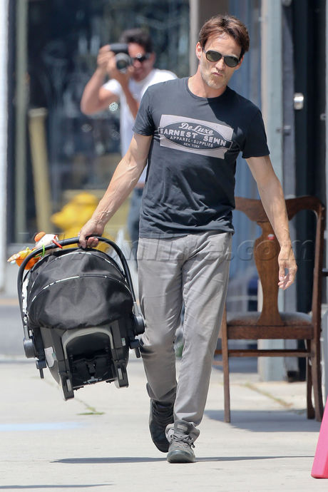 sunglasses kids jeans family Stephen Moyer Anna Paquin shopping twins boots