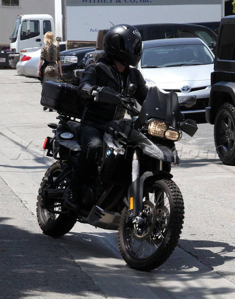 Justin Theroux Jennifer Aniston leather jacker BMW motorcycle 