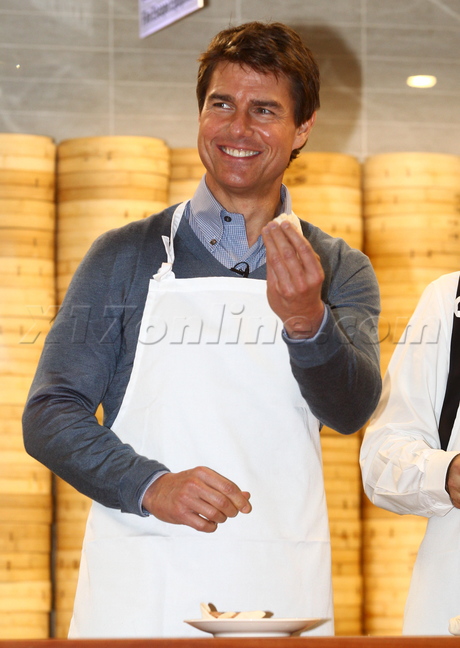 Tom Cruise steamed bun learn culture food jeans sweater Ralph Lauren 