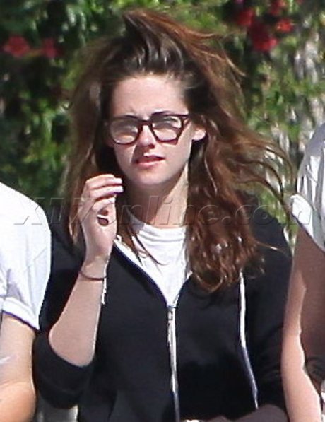 sunglasses Robert Pattinson Kristen Stewart jeans sweats coke shorts text phone cell phone glasses 