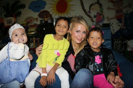 Paris Hilton handbag charity children colombia 