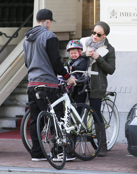 pink sunglasses beanie amsterdam netherlands cry sad 