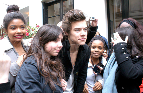 Harry Styles one direction singer airport paris france 