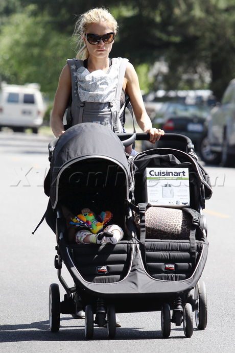 sunglasses Anna Paquin stroller twins kids Ojai boots