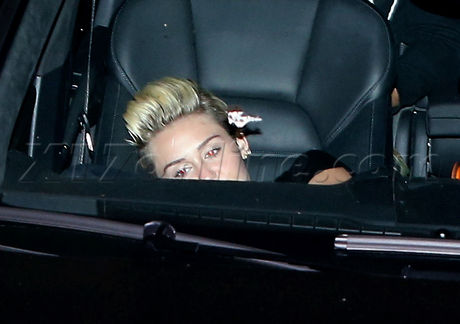 Miley Cyrus studio justin bieber