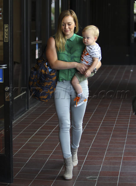 Hilary Duff baby studio city singer blonde 