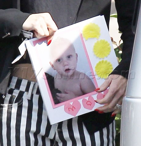 Gwen Stefani stripes present zuma gife flip flops blazer 