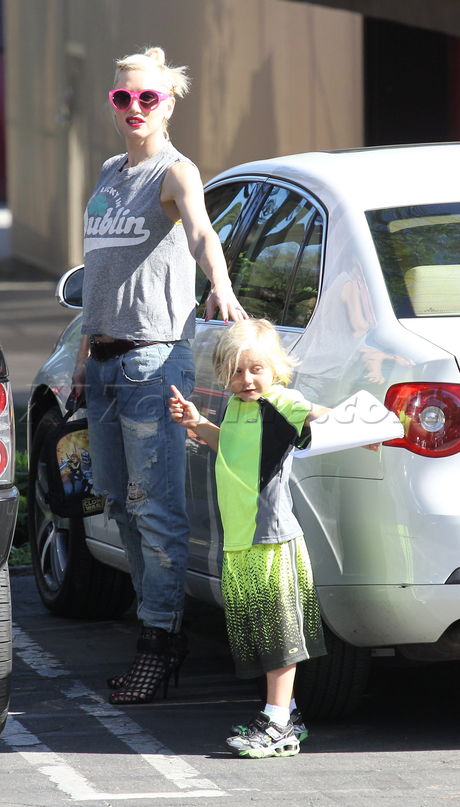 sunglasses school Gwen Stefani jeans zuma drawing 