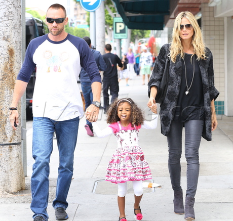 Heidi Klum  Martin Kristen robecks whole foods holding hands 