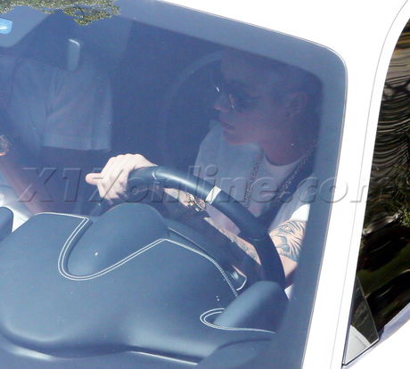 Justin Bieber Ferrari tattoo gas station car shots white car selena gomez sunglasses 