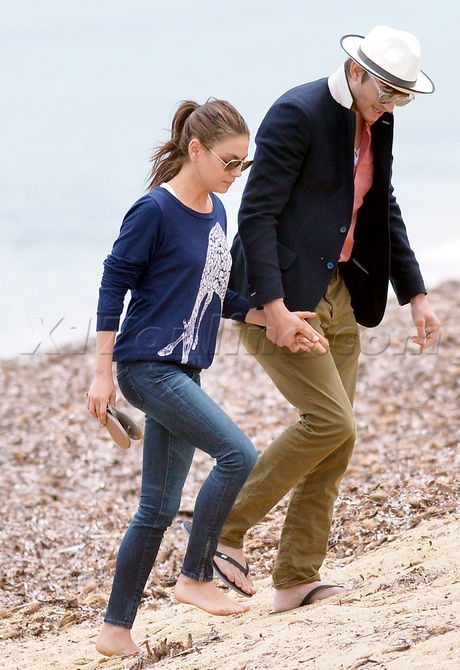 Mila Kunis, Ashton Kutcher Saint Tropez hat beach boat 