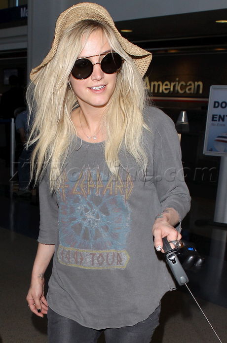 sunglasses jeans lax la airport Led Zeppelin hat dirty bronx pete wents