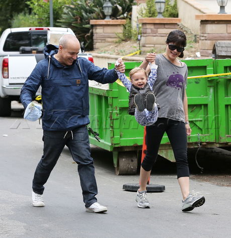 Selma Blair park yoga work out anger management fired charlie sheen 