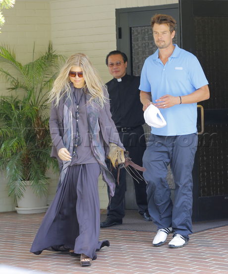 Josh Duhamel Fergie pregnant scarf skirt sunglasses church hotel luxe luxe priest flowing scarf silk  hat black eyed peas 