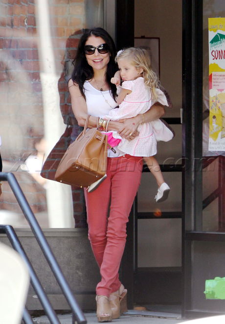 sunglasses Bethenny Frankel  skinnygirl child 