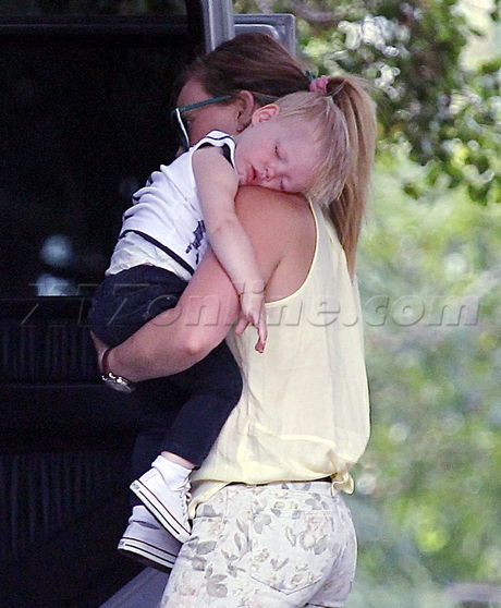 Hilary Duff  print pants sunglasses luca 