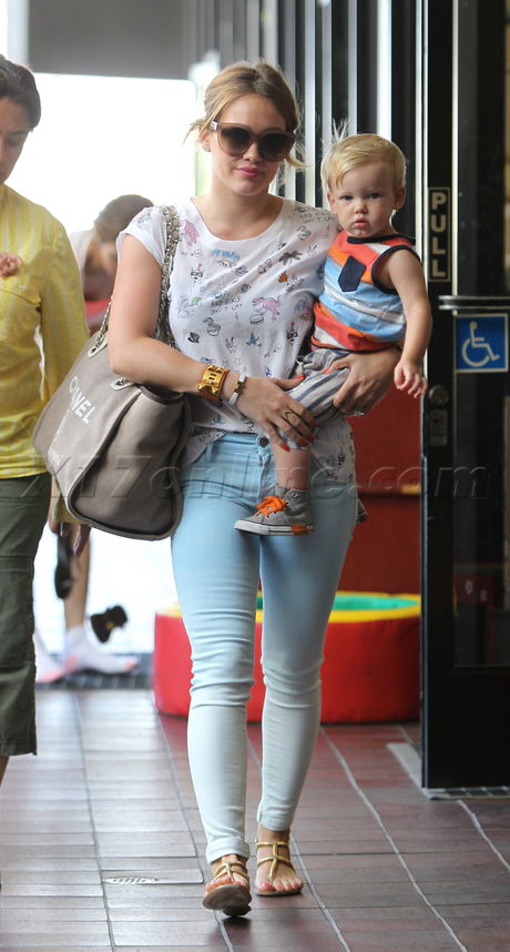 Hilary Duff blonde sunglasses purse chanel luca singer