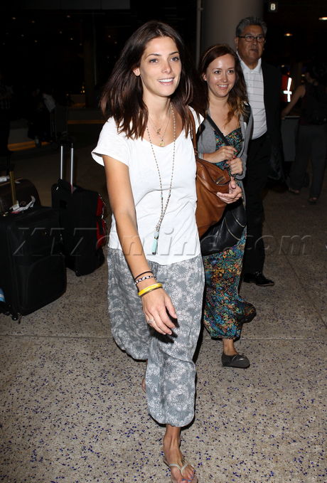 lax luggage Ashley Greene airport floral pring floral print 