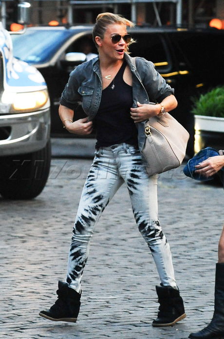 LeAnn Rimes singer blonde sunglasses 