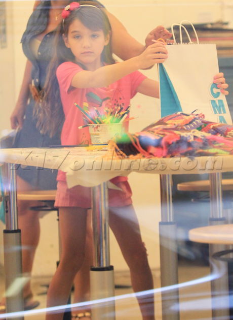 Suri Cruise  cma children's museum of art tom cruise suri cruise katie holmes crafts art 