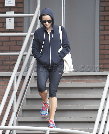 gym Reese Witherspoon blonde work out hoody sunglasses brentwood