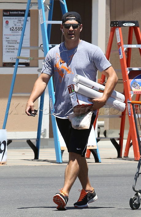 Eddie Cibrian home depot leann rimes mason shorts