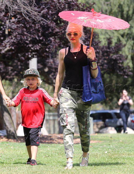 Gwen Stefani Zuma Pasadena Museum of History Adidas parasol