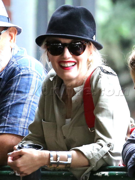 Gwen Stefani Kingston Zuma Rossdale Knott's Berry Farm bumper cars dogs 