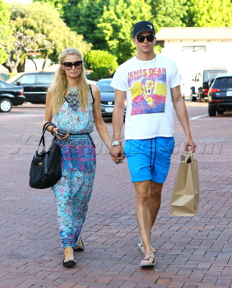 Malibu beach Paris Hilton, River Viperi shopping summer dress 