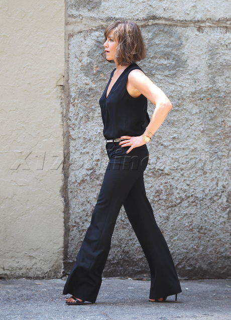 Jennifer Aniston new york nyc filming squirrels to the nuts shopping dog film set