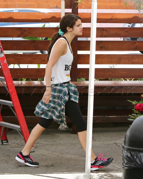Selena Gomez tights spandex studio jack in the box hollywood justin bieber 