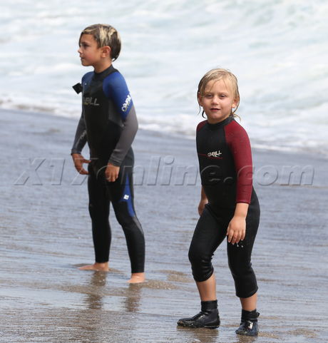 sunglasses Gwen Stefani  hat stripes phone dog kingston 