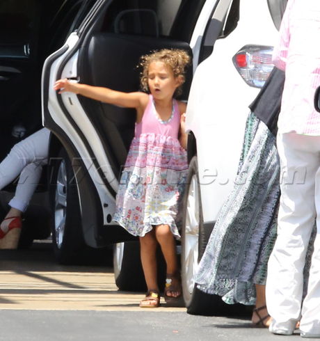 sunglasses Halle Berry car shots Olivier Martinez pregnant nahla Disneyland 