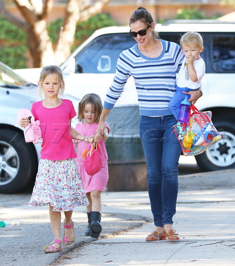 Jennifer Garner Samuel stripes park seraphina 