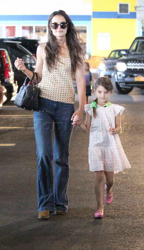 Katie Holmes tank jeans suri cruise Chelsea Piers