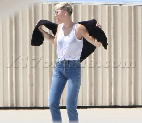 sunglasses Miley Cyrus plane private plane hat tank