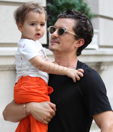 Orlando Bloom jeans sunglasses dog dog walking son flynn baby 