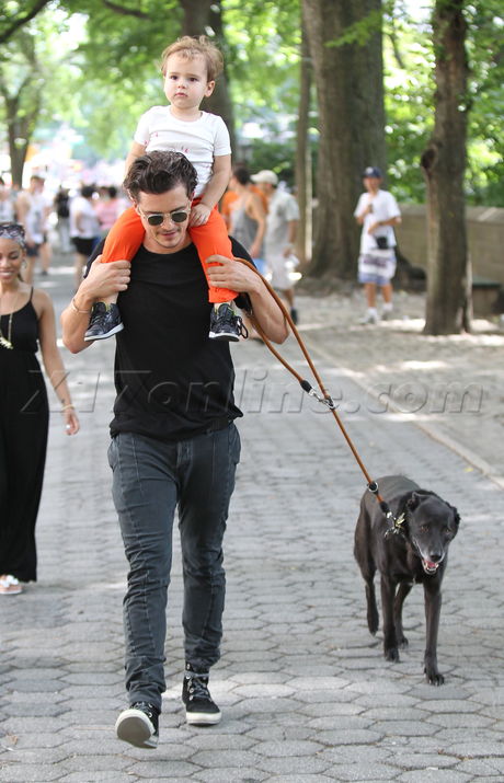 Orlando Bloom jeans sunglasses dog dog walking son flynn baby 