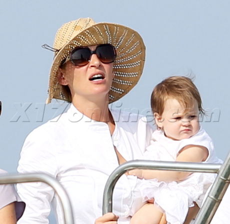 Uma Thurman  Arpad Busson  Saint Tropez  smoking sunglasses 