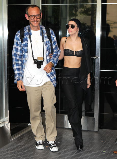 Lady Gaga Loses Half Her Wardrobe In New York City X17 Online