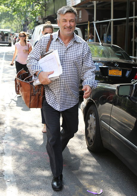 baby Alec Baldwin Hilaria Thomas  new york city skirt sunglasses fight 