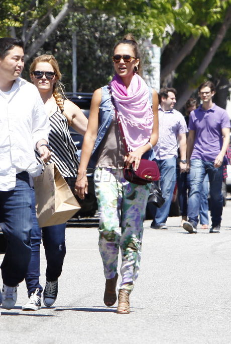  Jessica Alba  sunglasses scarf camo pants toothpick 