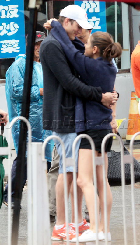 Mila Kunis  Ashton Kutcher great wall of china hat china beijing 