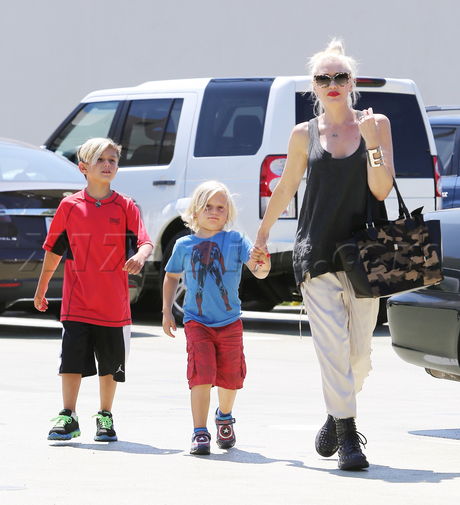 Gwen Stefani sunglasses blonde singer gavin rossdale boots fashion tank top no doubt 