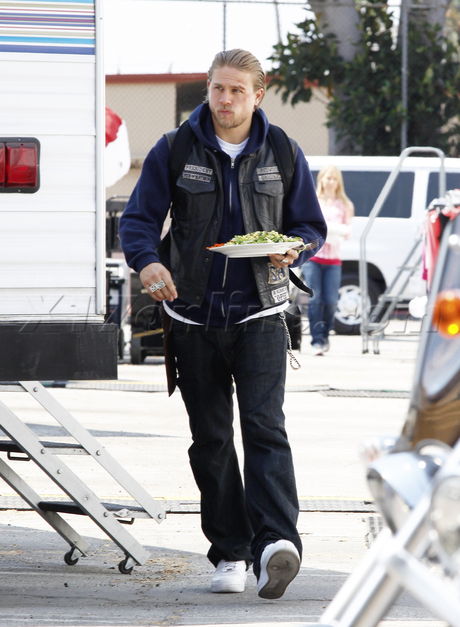 SOA set character Charlie Hunnam  Sons of Anarchy 