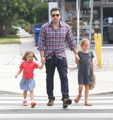 Jennifer Garner  garner kids sunglasses violet seraphina ben affleck 
