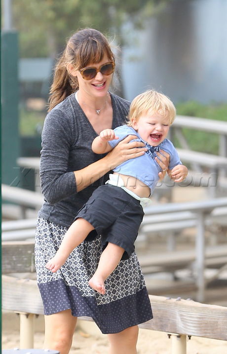 Jennifer Garner  park garner kids sunglasses violet seraphina 