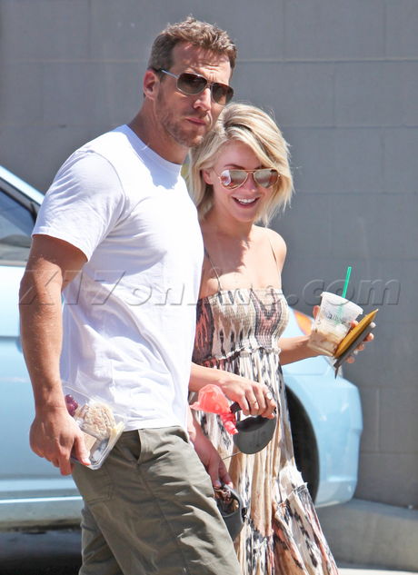 dancing with the stars dwts starbucks dog puppy sunglasses blonde