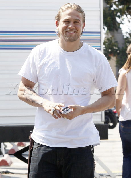Charlie Hunnam t shirt sons of anarchy trailer scruffy 