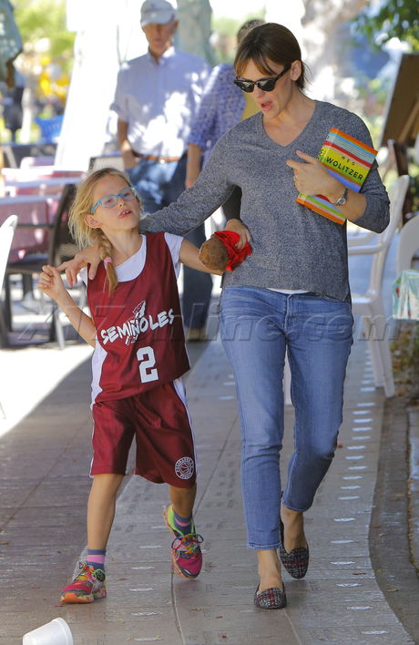 Jennifer Garner Violet Seraphina Pacific Palisades Meg Wolitzer The Interestings sunglasses basketball 